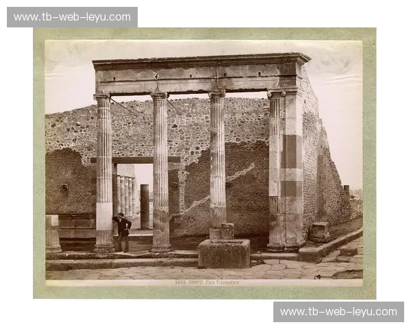 圣西罗的月光与维苏威的烈焰：AC米兰vs那不勒斯，一场关于灵魂的意甲巅峰对话